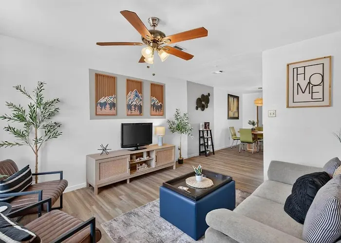 Holiday home Cozy Townhome With Private Backyard