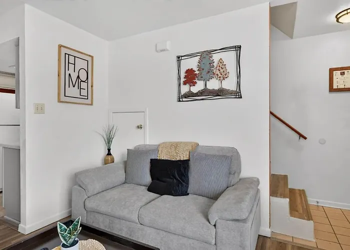 Cozy Townhome With Private Backyard *