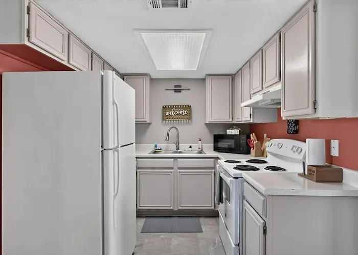 Holiday home Cozy Townhome With Private Backyard