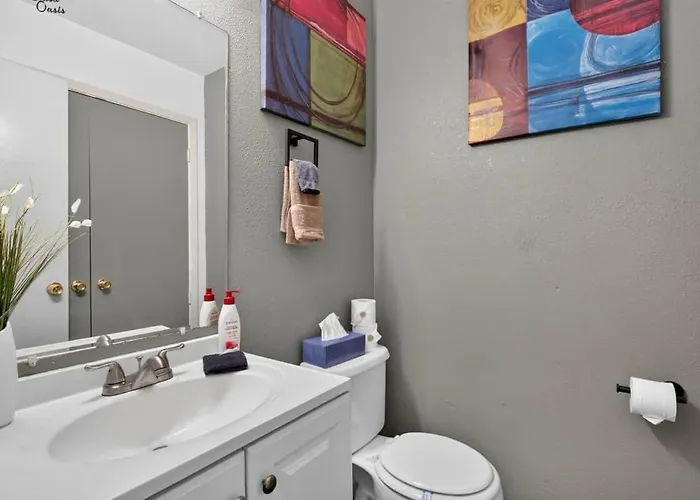 Cozy Townhome With Private Backyard *