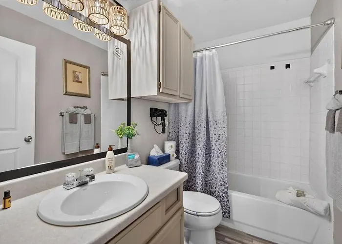 Holiday home Cozy Townhome With Private Backyard