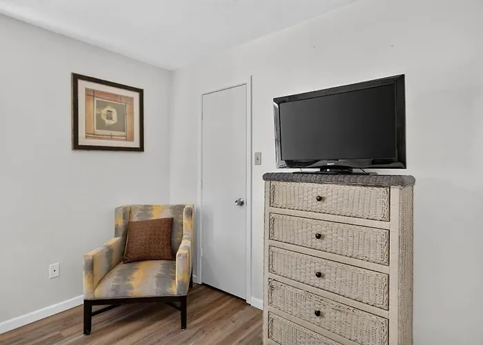Cozy Townhome With Private Backyard Holiday home *