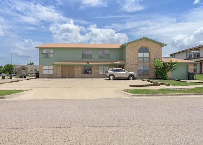 Holiday home Cozy Townhome With Private Backyard *